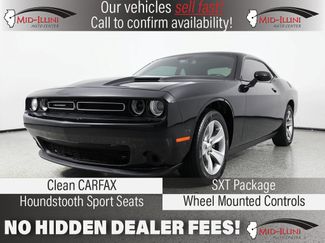 Used 2017 Dodge Challenger SXT image 1
