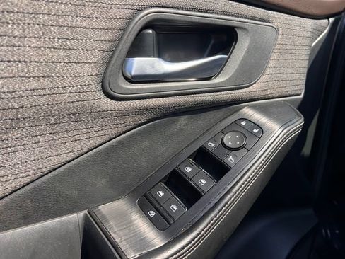 Used 2023 Nissan Rogue SV image 11