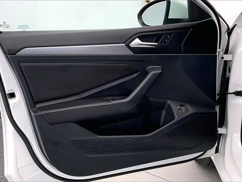 Used 2023 Volkswagen Jetta SE w/ Panoramic Sunroof Package image 23