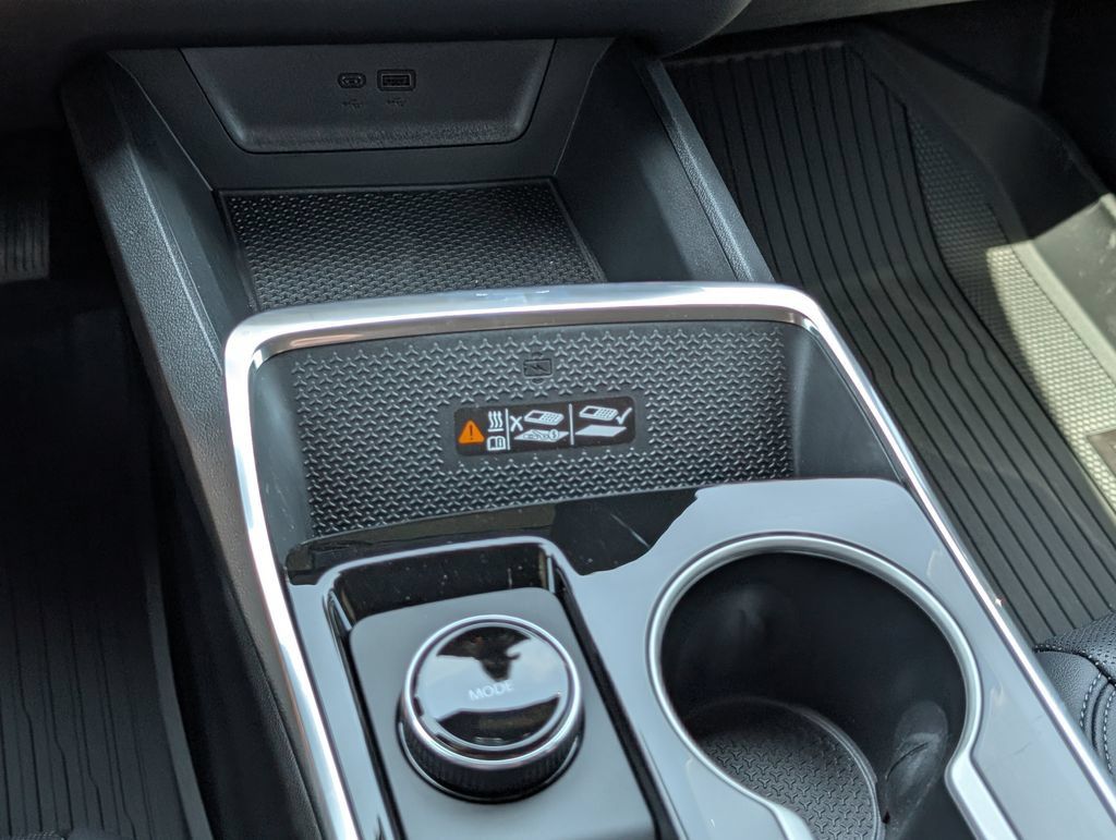 New 2027 Chevrolet Equinox LT w/ Convenience Package II FWD image 23