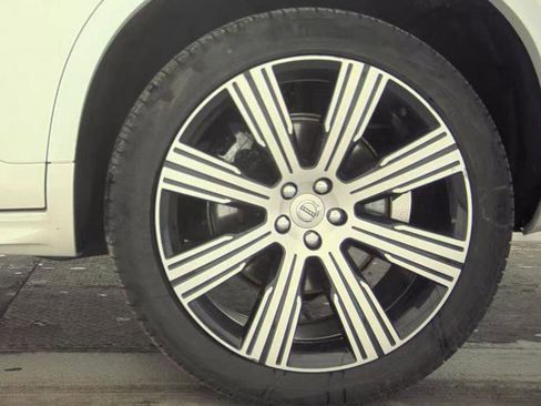 Used 2024 Volvo XC90 T8 Ultimate w/ Lounge Package image 12