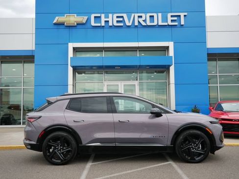 Used 2024 Chevrolet Equinox EV RS FWD image 25
