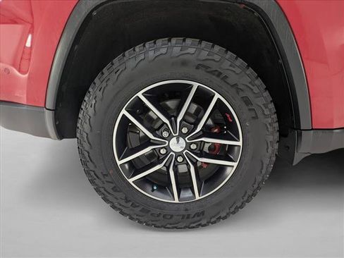 Used 2017 Jeep Grand Cherokee Trailhawk w/ Trailhawk Luxury Group AWD/4WD image 22
