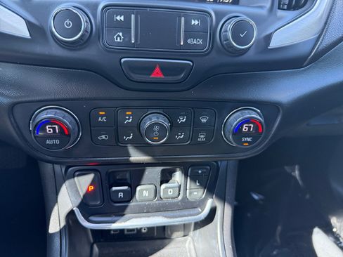 Used 2020 GMC Terrain SLT w/ Preferred Package AWD/4WD image 13