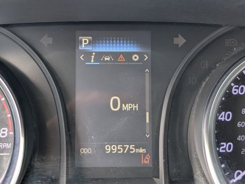 Used 2019 Toyota Camry LE image 28