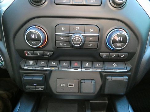 Used 2020 Chevrolet Silverado 2500 LTZ w/ LTZ Plus Package image 27