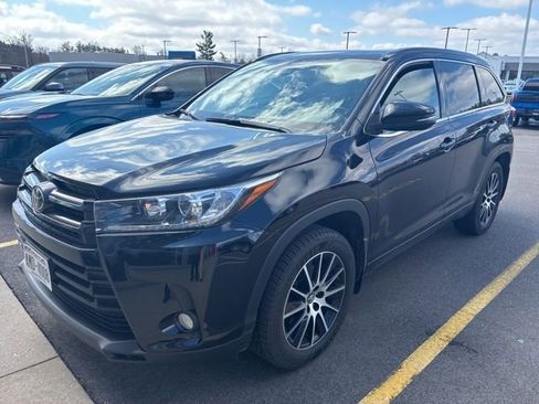 Used 2018 Toyota Highlander SE AWD/4WD image 2