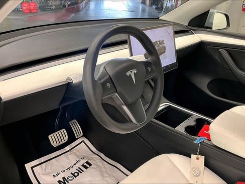 Used 2023 Tesla Model Y Performance AWD/4WD image 13