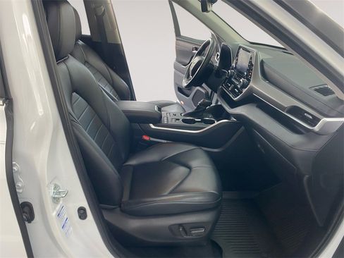 Used 2022 Toyota Highlander XLE image 15