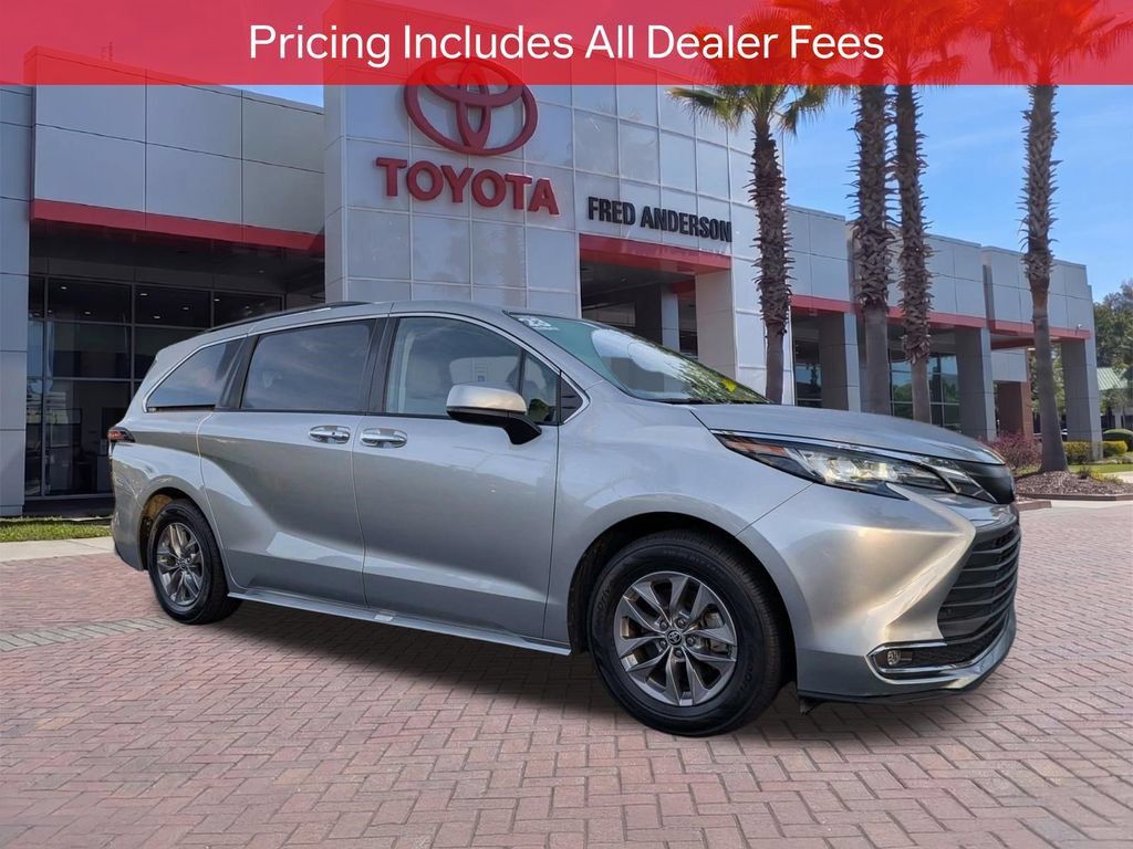 Used 2023 Toyota Sienna XLE FWD image 1