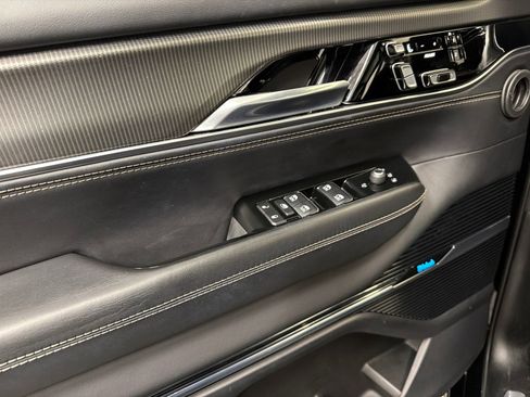 Used 2022 Jeep Grand Wagoneer Series II image 38