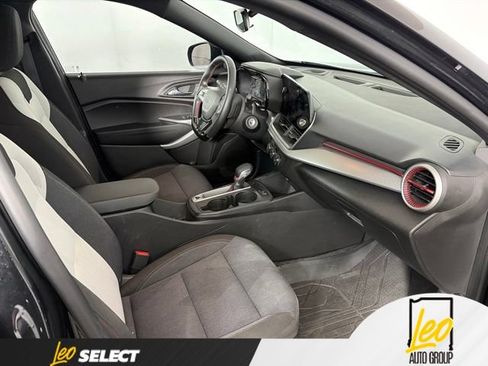 Used 2024 Chevrolet Trax RS FWD image 13