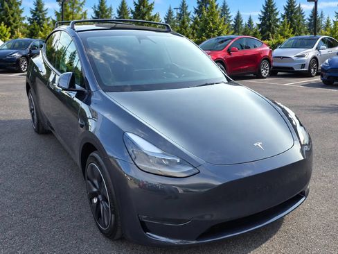 Used 2024 Tesla Model Y Long Range AWD/4WD image 3
