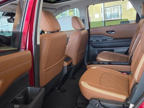 New 2026 Nissan Pathfinder Platinum FWD image 7