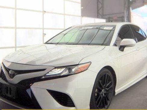Used 2019 Toyota Camry XSE FWD image 1