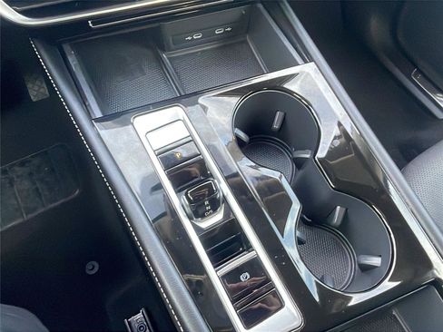 Used 2024 Volkswagen Atlas SE image 28