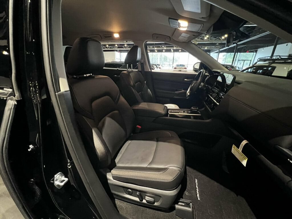 Used 2025 Nissan Pathfinder SL w/ Cargo Package FWD image 30