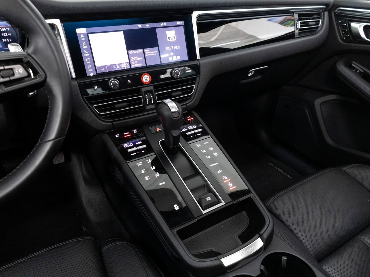 Certified 2024 Porsche Macan AWD/4WD image 19
