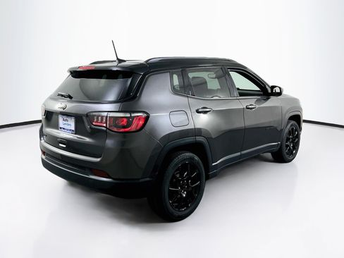 Used 2022 Jeep Compass Latitude w/ Sun and Sound Group AWD/4WD image 5