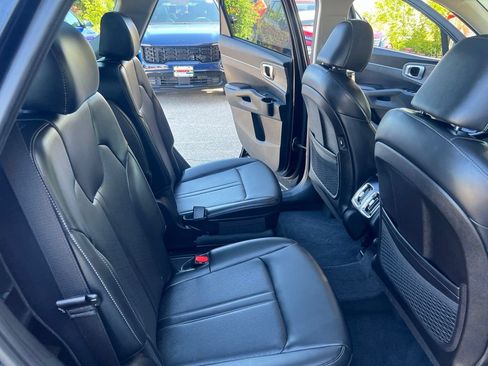 Certified 2023 Kia Sorento EX w/ Panoramic Sunroof Package FWD image 17