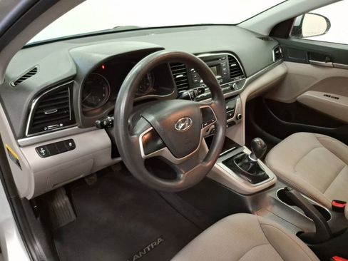 Used 2018 Hyundai Elantra SE image 18