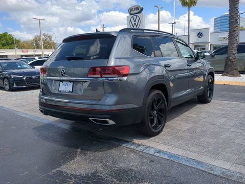 Certified 2022 Volkswagen Atlas SE image 4