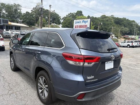 Used 2019 Toyota Highlander XLE AWD/4WD image 3