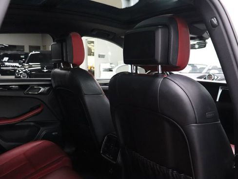 Used 2020 Porsche Macan image 21