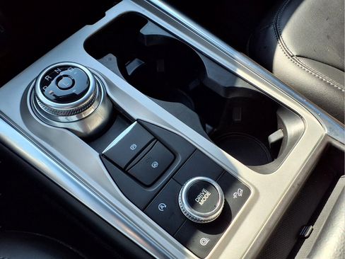 Used 2024 Ford Explorer XLT w/ Equipment Group 202A image 21