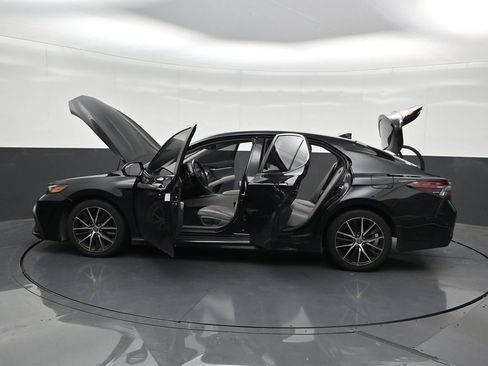 Used 2022 Toyota Camry SE w/ Audio Upgrade Package FWD image 33