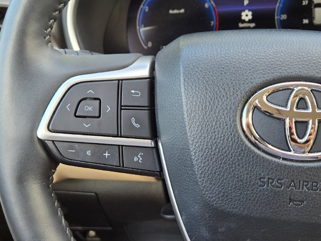 Used 2023 Toyota Highlander Limited FWD image 25