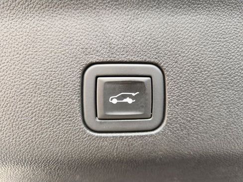 Used 2021 Chevrolet Tahoe Z71 w/ Z71 Signature Package image 36