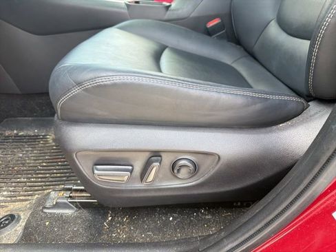 Used 2022 Toyota RAV4 XLE Premium AWD/4WD image 8