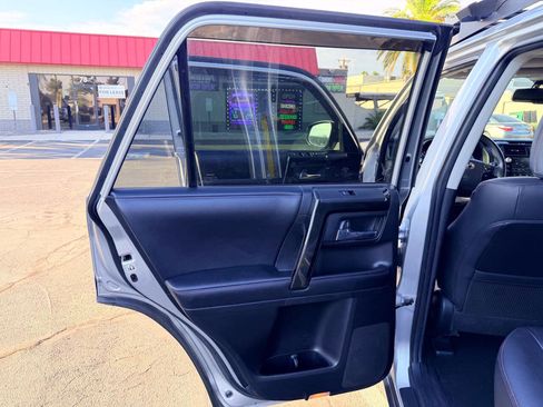 Used 2019 Toyota 4Runner TRD Off-Road Premium AWD/4WD image 19