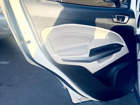 Used 2018 Ford EcoSport SE w/ SE Convenience Package image 8