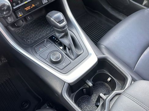 Used 2022 Toyota RAV4 XLE Premium AWD/4WD image 32