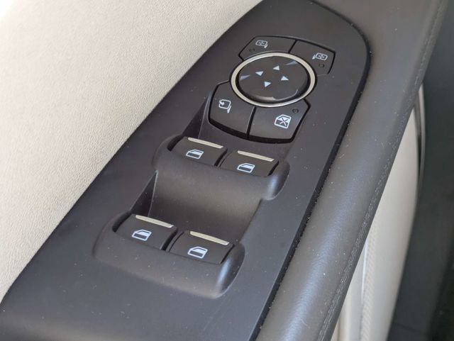 Used 2017 Lincoln MKX Select w/ Select Plus Package FWD image 25