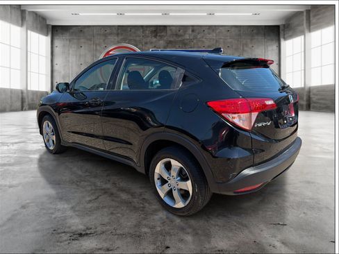Used 2018 Honda HR-V LX image 7