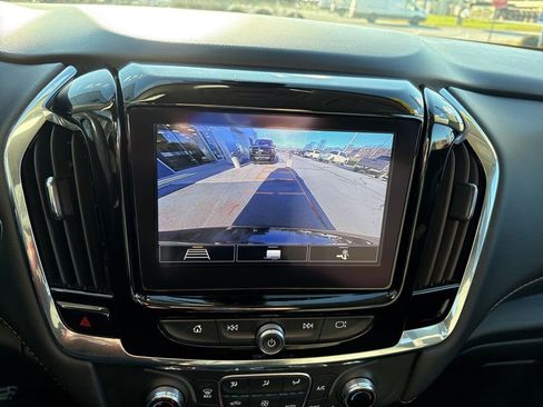 Used 2020 Chevrolet Traverse LT image 14