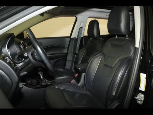 Used 2018 Jeep Compass Limited w/ Navigation Group AWD/4WD image 18