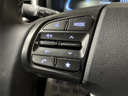 Used 2024 Hyundai Venue SEL image 19