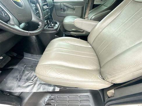 Used 2022 Chevrolet Express 2500 w/ Driver Convenience Package image 18