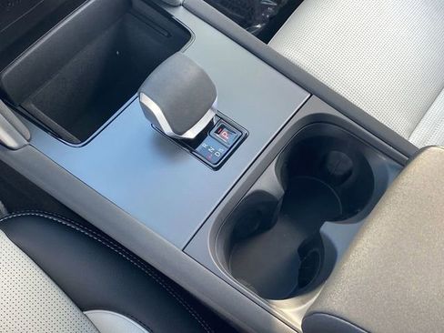 Used 2025 Land Rover Discovery Sport Dynamic SE image 8