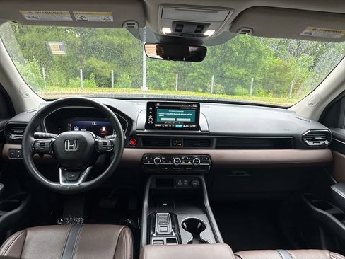 Used 2023 Honda Pilot Elite image 16