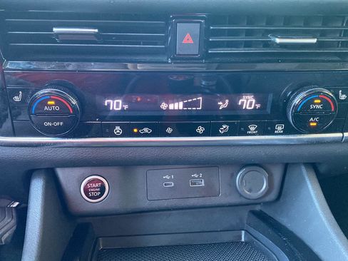 Certified 2021 Nissan Rogue SV w/ Premium Package AWD/4WD image 29