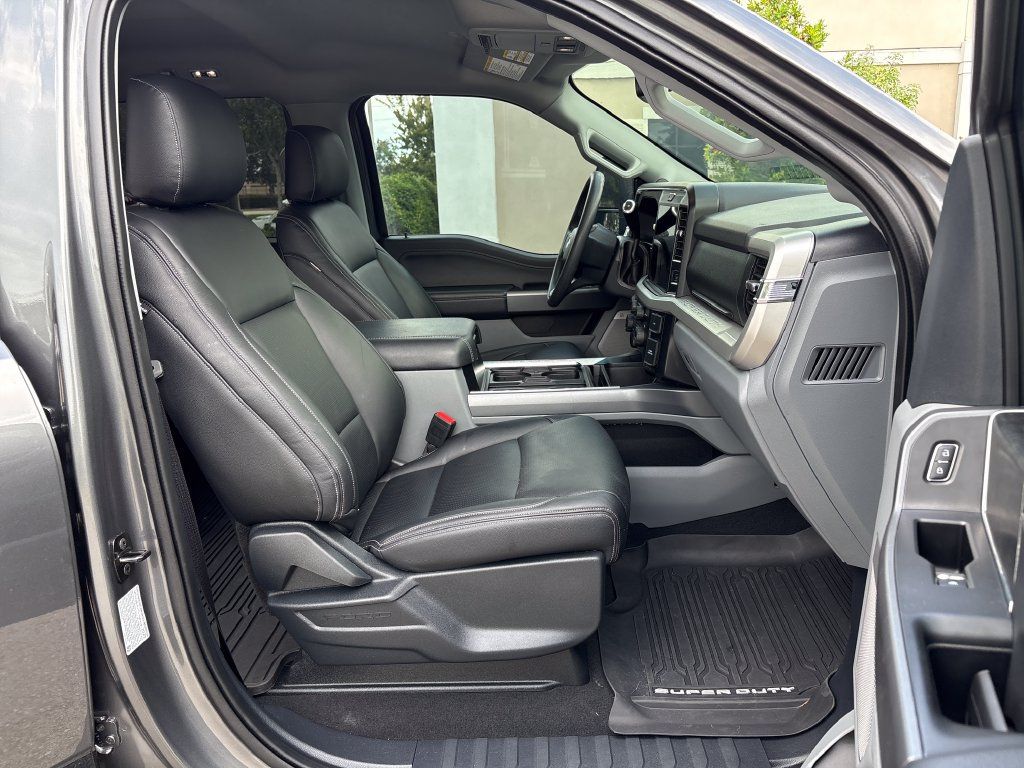Used 2025 Ford F250 XLT w/ Black Appearance Package AWD/4WD image 7