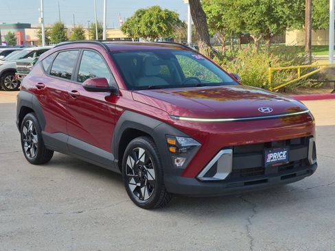 Used 2024 Hyundai Kona SEL FWD image 3