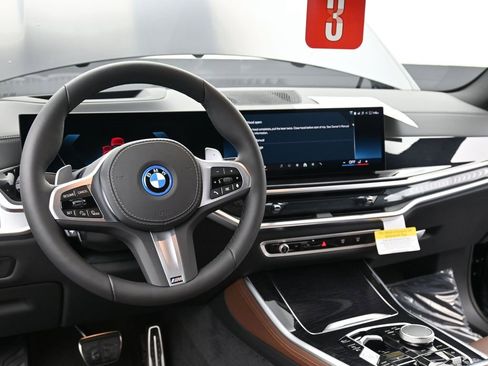 New 2026 BMW X5 xDrive50e w/ M Sport Package image 18