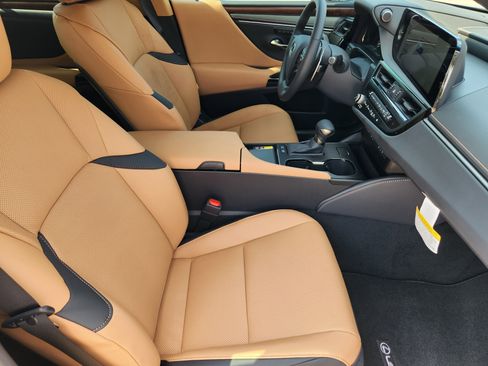 New 2025 Lexus ES 300h w/ Premium Package image 13