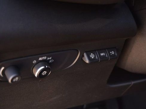 Used 2022 Buick Envision Essence w/ Technology Package I image 11